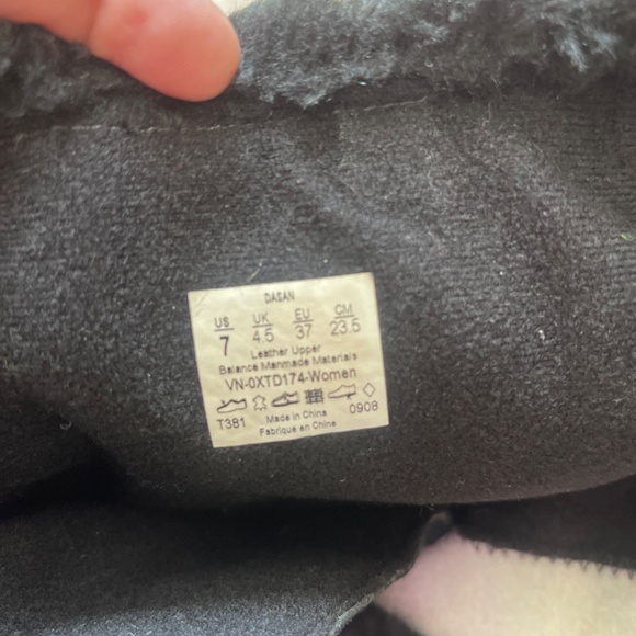 Women’s Vans Black Suede Faux Fur Phoebe Sneaker Velcro Boots - Picture 6 of 6